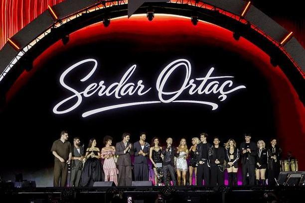 Serdar Ortaç, İstanbul Festivali'nde sahne aldı