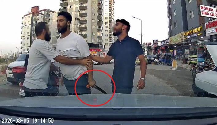 Trafikte tartıştığı sürücüyü darbedip, testereyle saldırmaya çalışan şüpheli tutuklandı