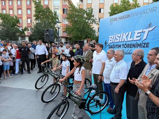 Bahçelievler’de 4 bin 300 çocuğa bisiklet dağıtıldı