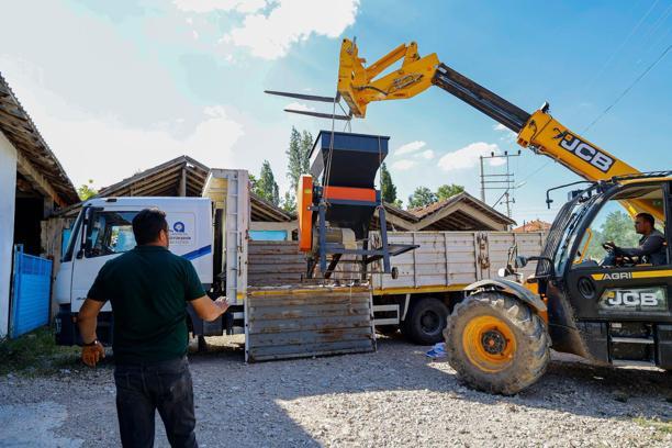 Korkuteli'de üreticilere makine desteği