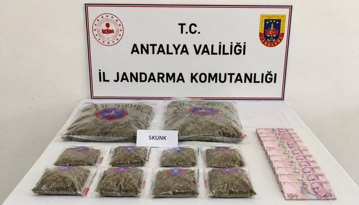 Döşemealtı'nda uyuşturucu operasyonu