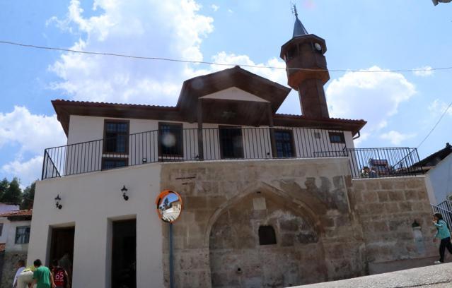 Restorasyonu tamamlanan cami ibadete açıldı