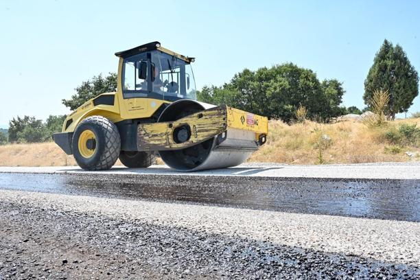 Büyükşehir Harmancık’ta da yolları yeniliyor