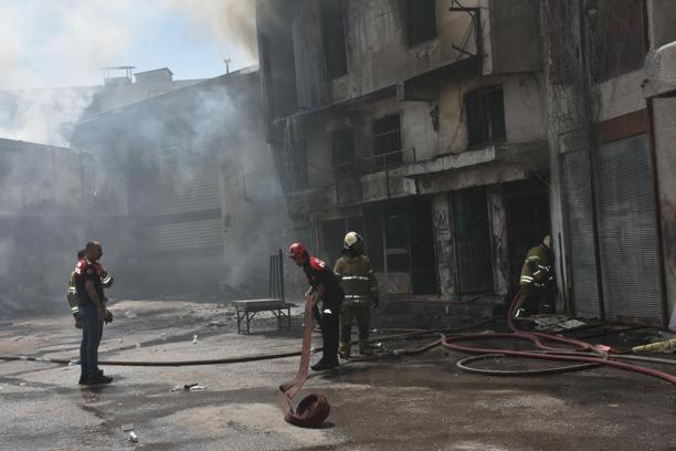 İzmir'de sünger deposunda yangın (2)