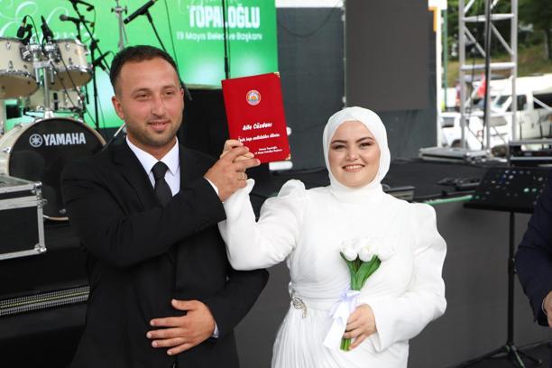 Genç çiftin nikahı Nebiyan Festivali sahnesinde kıyıldı