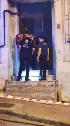 Beyoğlu’nda vatandaşların kötü koku ihbarı yaptığı evde ceset bulundu