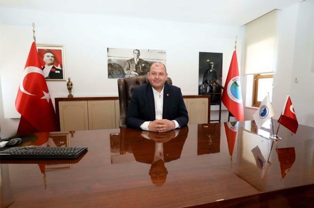 Tutuklanan Menderes Belediye Başkanı Çiçek, CHP'ye istifa dilekçesi sundu