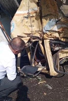 Devrilen arazözde sıkışan sürücü, belediye başkanına ‘kızdın mı’ diye sordu