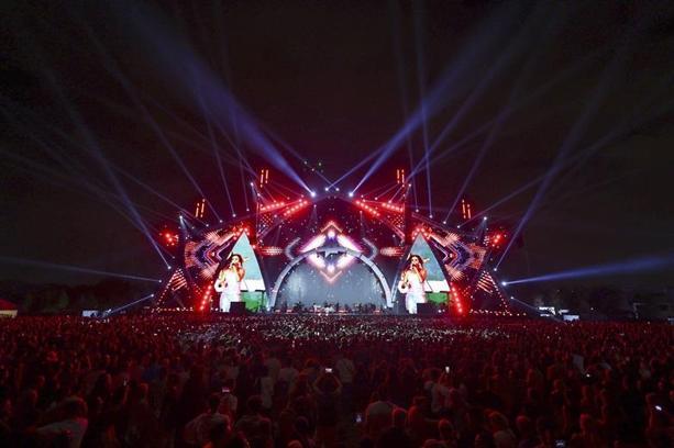 İstanbul Festivali’nde Semicenk ve Yıldız Tilbe sahne aldı
