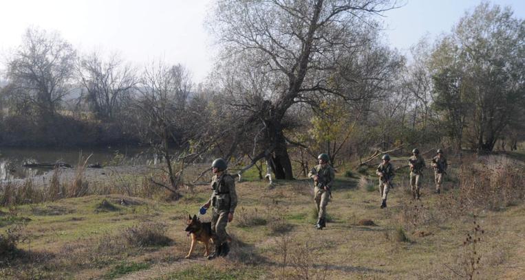 Edirne’de durdurulan araçlarda 9 kaçak göçmen yakalandı, 2 organizatör tutuklandı