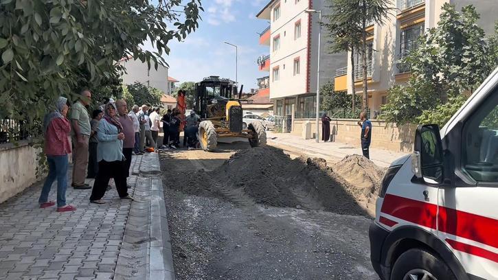 İş makinesinin altında kalan işçi öldü