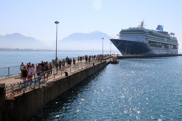 İngiliz turistler kruvaziyerle geldi