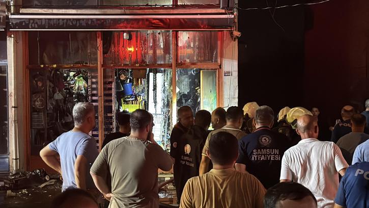 Samsun'da bir depoda yangın (2)
