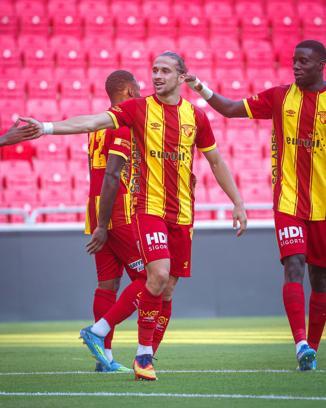 Göztepe'de alkışlar defansa