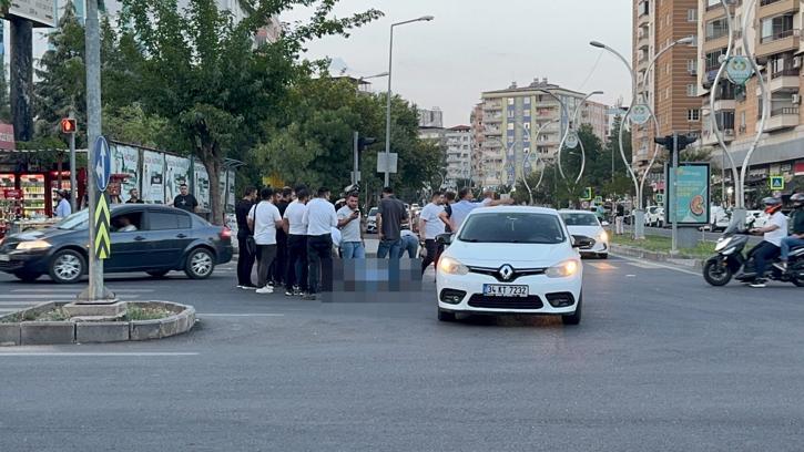 Otomobilin çarptığı bisikletli ağır yaralandı