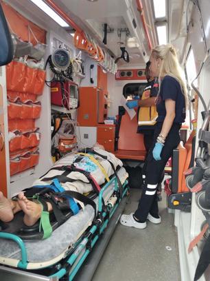 Teknede yaralanan Amerikalı turist, deniz ambulansı ile hastaneye kaldırıldı