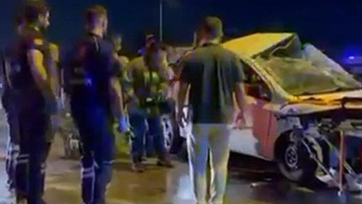 Bursa'da otomobil refüje çarptı: 1 ölü, 1 ağır yaralı
