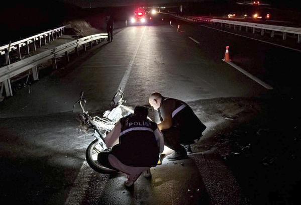 TIR'a çarpan motosikletin sürücüsü yaralandı