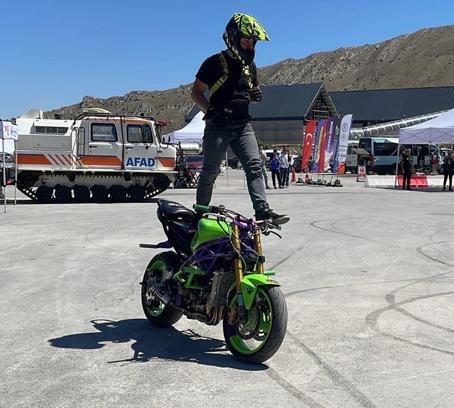 Erzincan'da 'Ergan Motofest' akrobasi şovuyla başladı