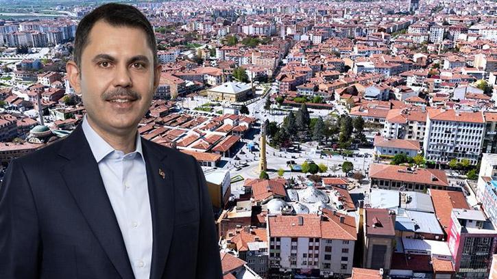 Bakan Kurum, yenilenen Çorum Tarihi Kent Meydanı'ndan görüntüler paylaştı