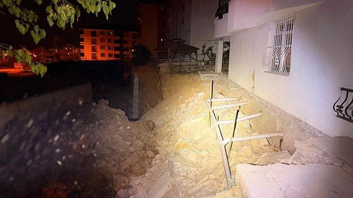 Tunceli’de temel kazısı sırasında toprak kaydı, 5 katlı bina tahliye edildi