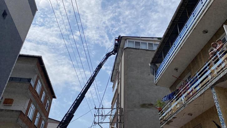 Samsun’da 6 katlı binanın çatısındaki yangın söndürüldü - dha.com.tr