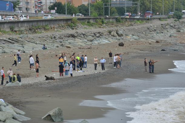 Rize'de denize giren 2 kardeşten 1'i öldü, diğeri kayıp