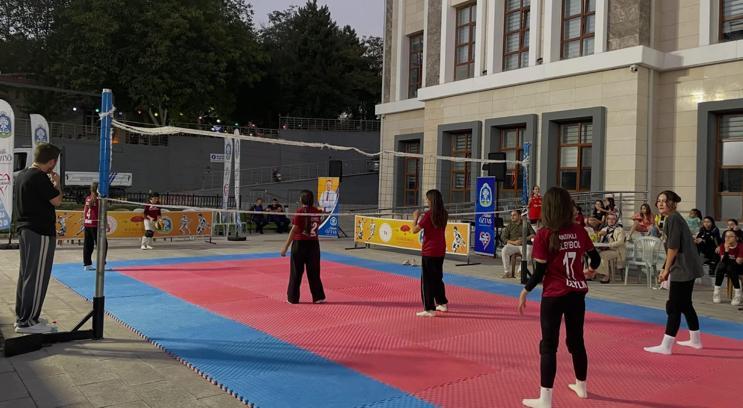 Sandıklı’da 3x3 Sokak Voleybol Turnuvası başladı