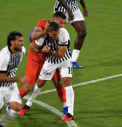 Alanyaspor - Beşiktaş maçındaki tartışmalı pozisyonla ilgili hakemlere suç duyurusu