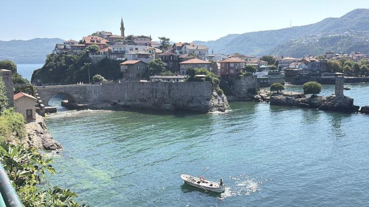 6 bin 600 nüfuslu Amasra'ya 8 ayda 1 milyon turist geldi