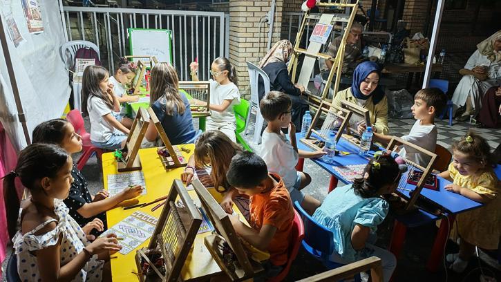 Manisa Demirci'de çocuklara halı dokuma eğitimi