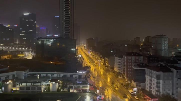 İstanbul'da gök gürültülü sağanak etkili oluyor