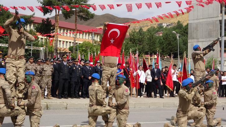 Bitlis ve Erciş'te 30 Ağustos Zafer bayramı coşkuyla kutlandı