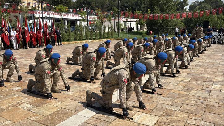 Komandoların 30 Ağustos gösterisi ilgiyle izlendi