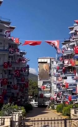 30 Ağustos coşkusunu yüzlerce bayrakla kutladılar
