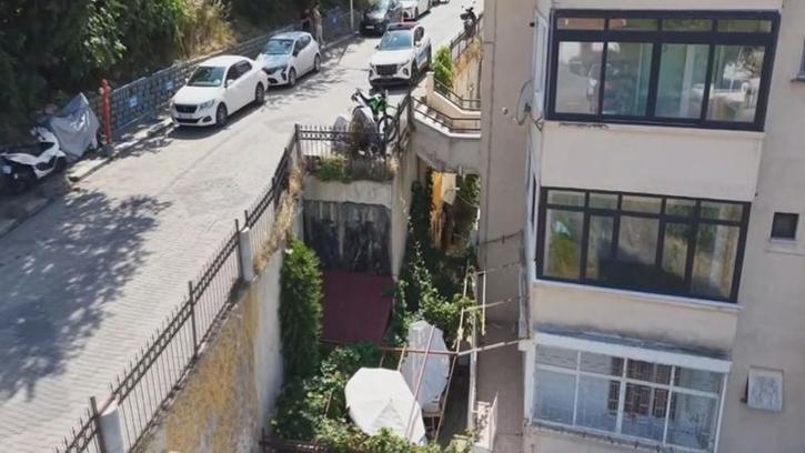 Şile'de üzerinden yol geçen 8 daireli bina havadan görüntülendi