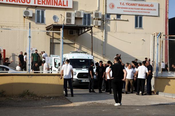 Kıbrıs'ta alabora olan gemide yaşamını yitiren Balyemez'in cenazesi uçakla Gaziantep'e getirildi