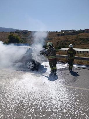 Hatay’da alev topuna dönen araçta çıkan yangın söndürüldü