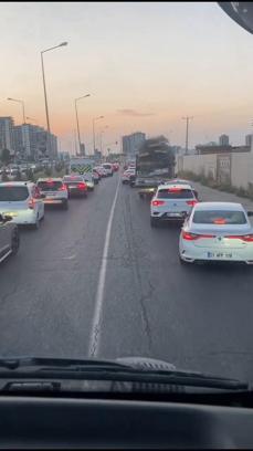 Sürücüler itfaiyeye ‘fermuar yöntemiyle’ yol verdi