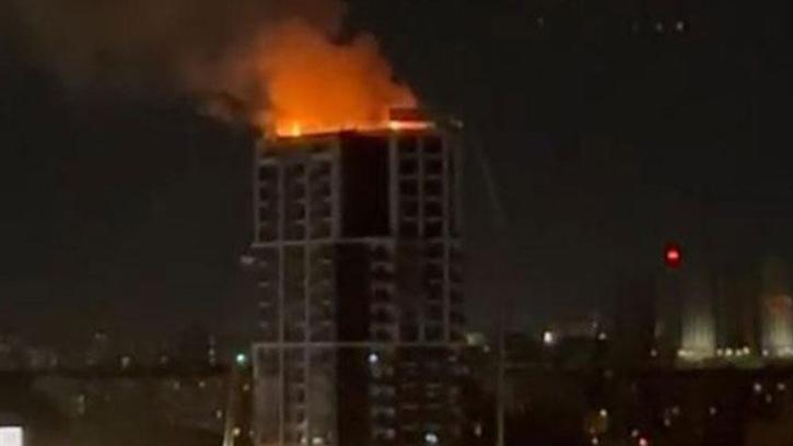 Ankara'da bir iş merkezinin çatısında çıkan yangın söndürüldü