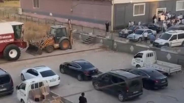 Düğün salonunda kardeşinin tartıştığı kişiyi bıçakla yaralayan şüpheli tutuklandı