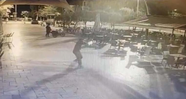 Belediyenin kafesine silahlı saldırı kamerada