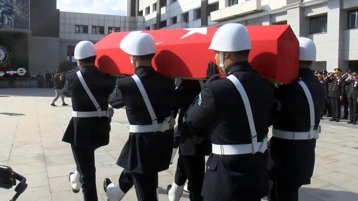 Şırnak'ta kazada şehit olan polis memuru için İstanbul Emniyet Müdürlüğü'nde tören