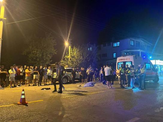 Otomobille çarpışan motosikletteki 2 kişi öldü
