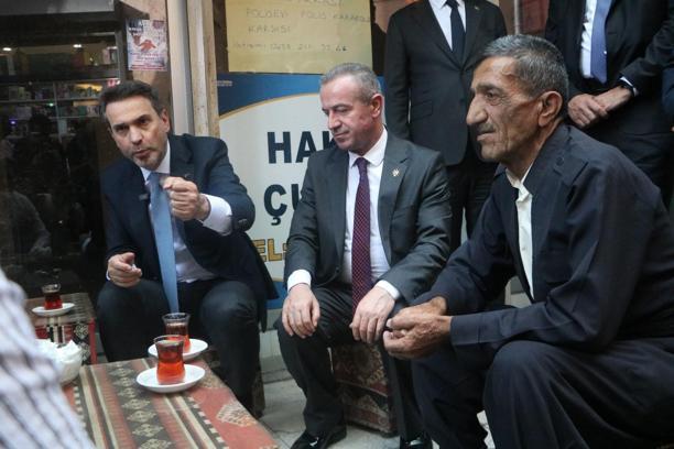 Bakan Bayraktar, Hakkari'de esnaf ziyaretinde bulundu