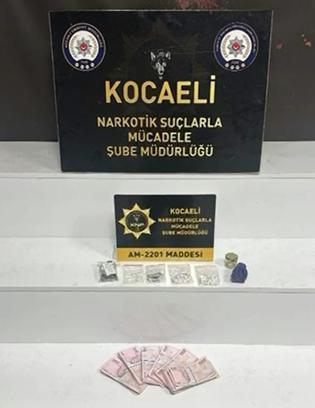 Mutfaktan uyuşturucu, fırın dolabından 65 bin TL çıktı; 2 şüpheli tutuklandı