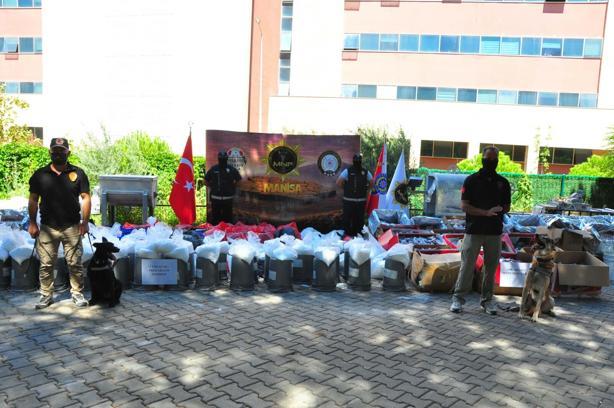 Manisa ve Mersin’deki eş zamanlı uyuşturucu operasyonunda 5  tutuklama