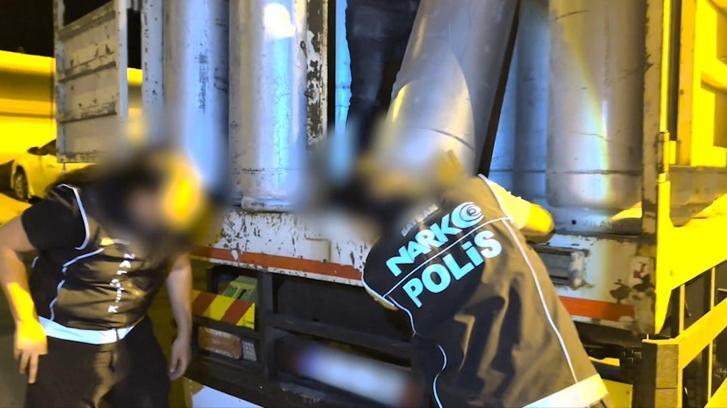 Batman'da sanayi tüplerine zulalanmış 87,5 kilogram skunk ele geçirildi