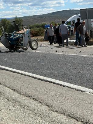 Otomobil ile çarpışan traktör ikiye bölündü