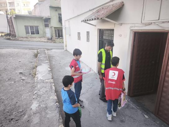 Mardin’de ortaokul öğrencilerden muhtaç ailelere kırtasiye desteği